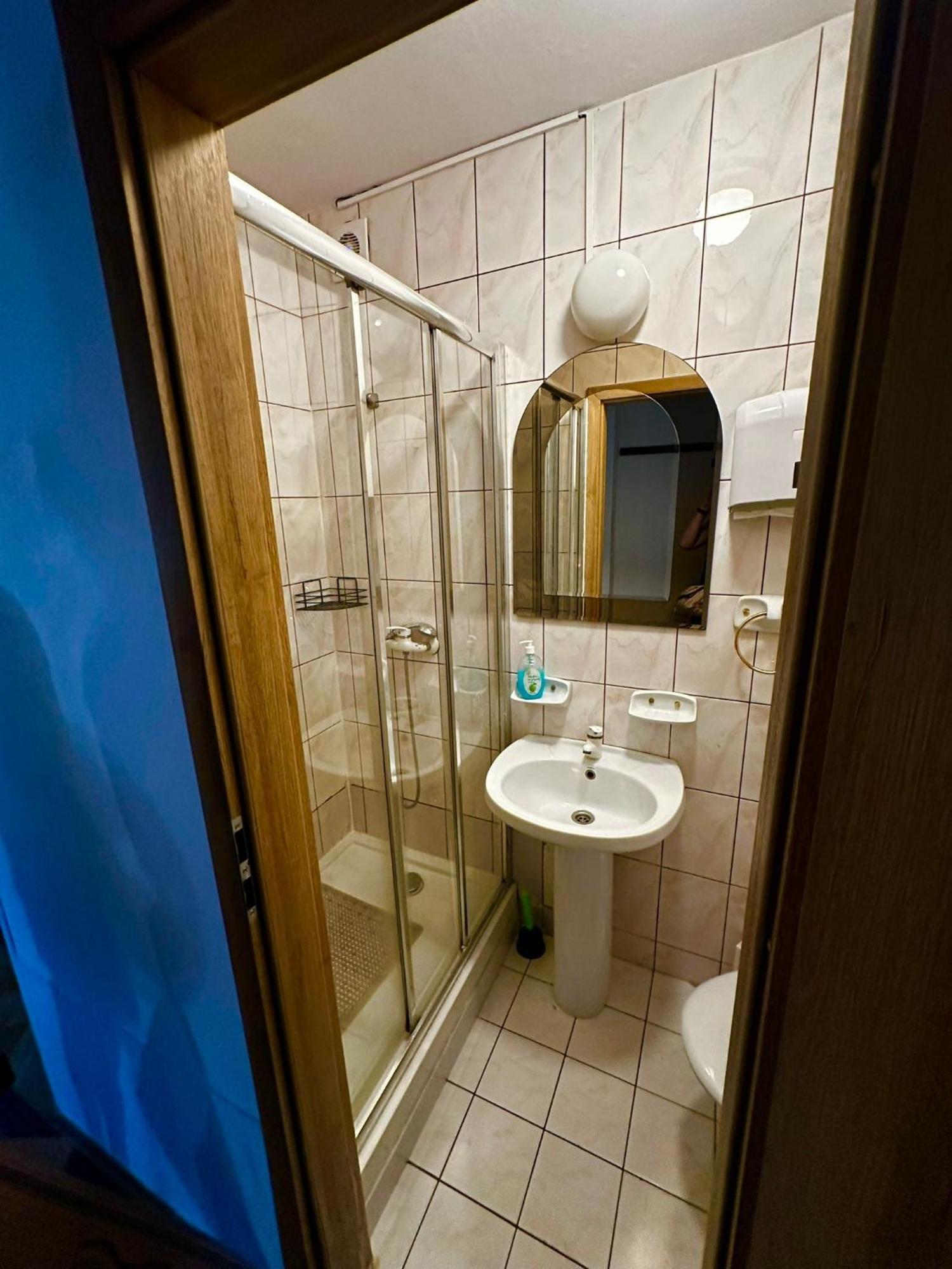 Hostel Tolek وارسو المظهر الخارجي الصورة
